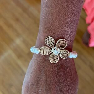 Elegant Gold Daisy Bracelet with Pearls